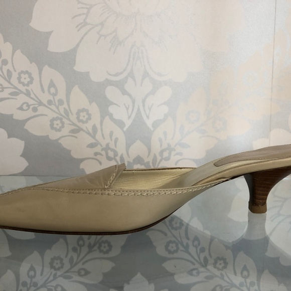 TOD'S Beige Leather Pointed Toe Mule Kitten Heels - Picture 3 of 5